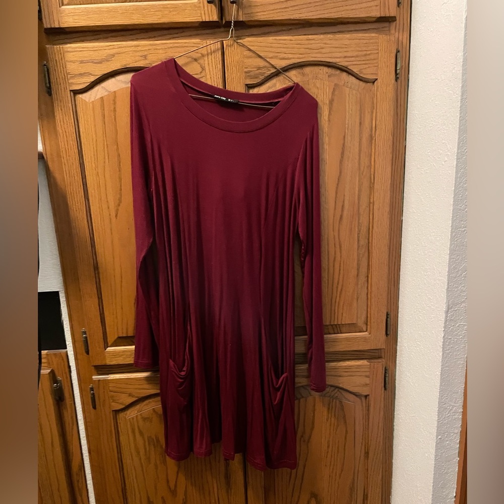 Burgundy mid length dress with pockets